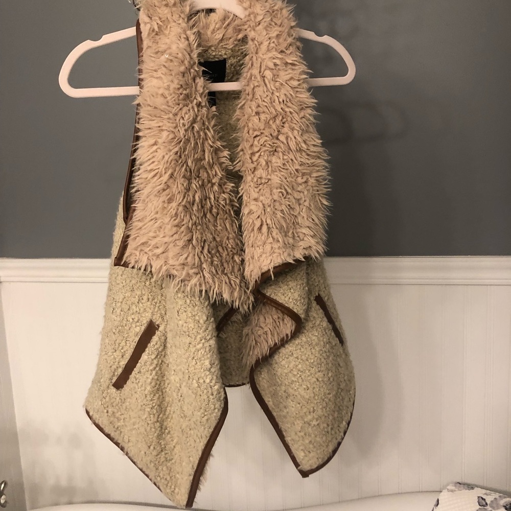 Forever 21 Faux Fur Vest Size S